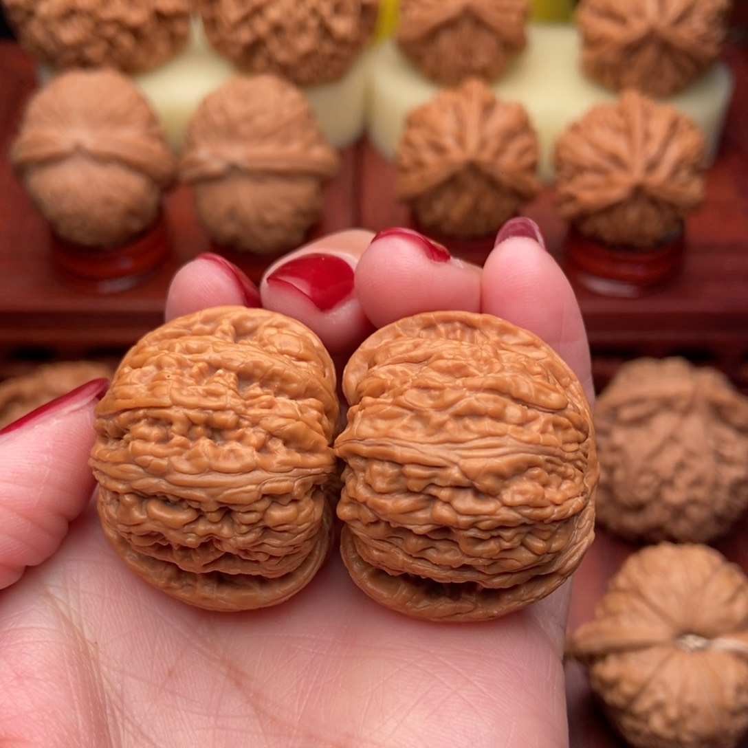 桃核把件野生密纹狮子头35