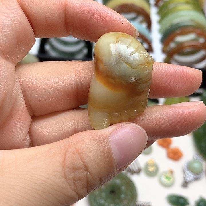 蛇纹石玉挂件未镶嵌