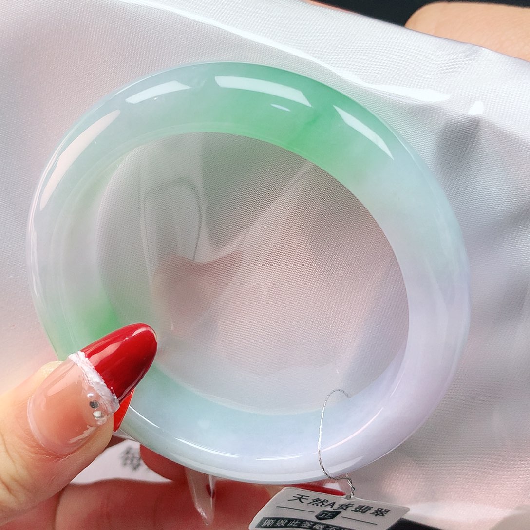 翡翠手镯未镶嵌53圈