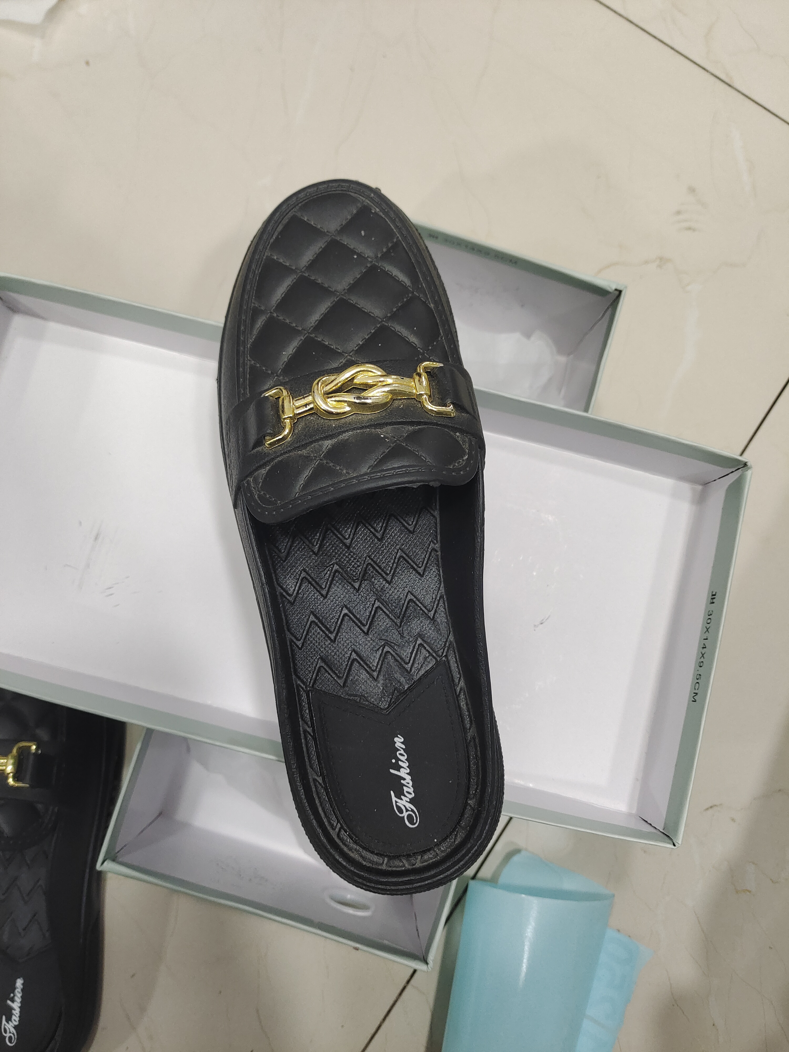 时尚断码小单鞋250