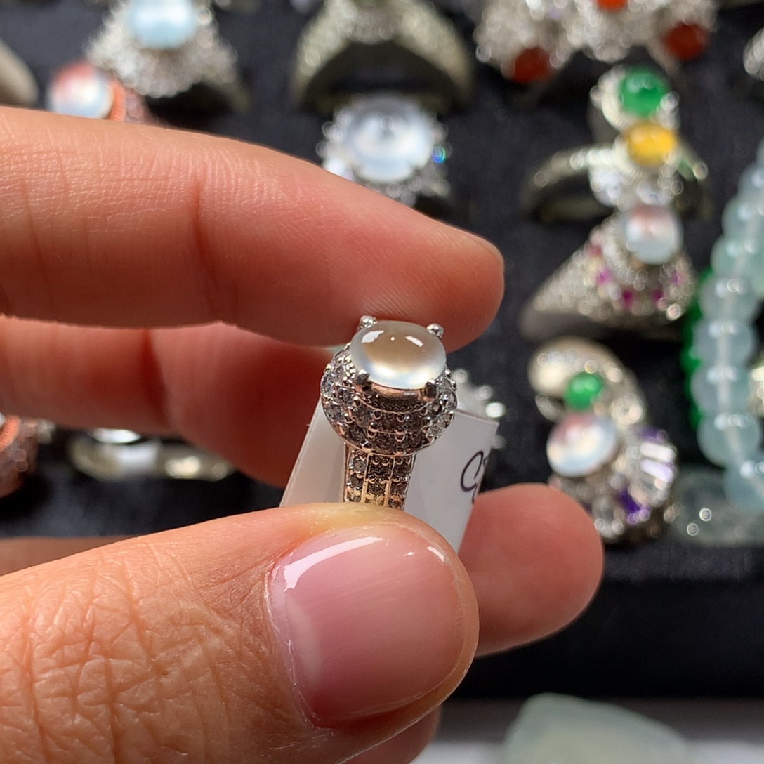 翡翠裸石高冰蛋面