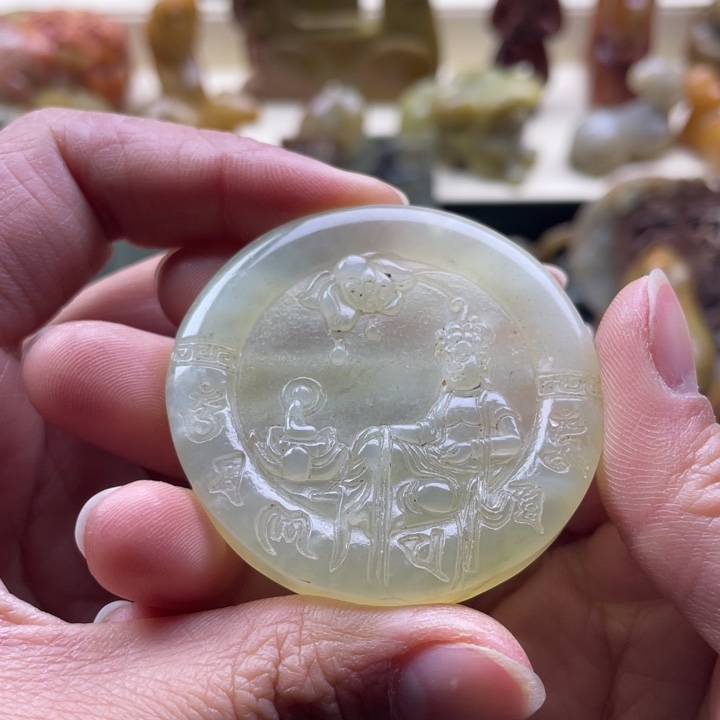 蛇纹石玉未镶嵌颈饰