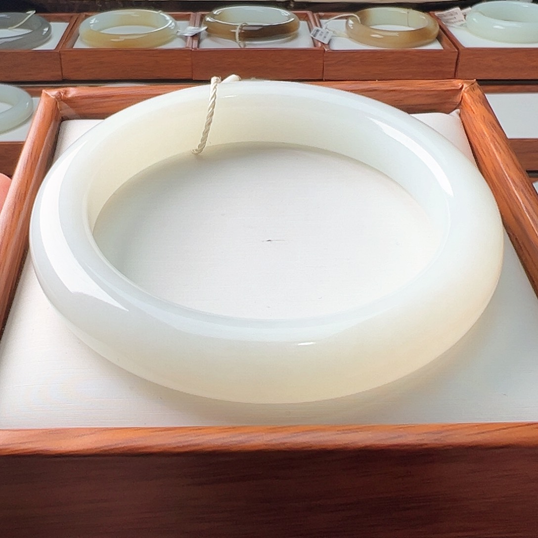 和田玉手镯未镶嵌60