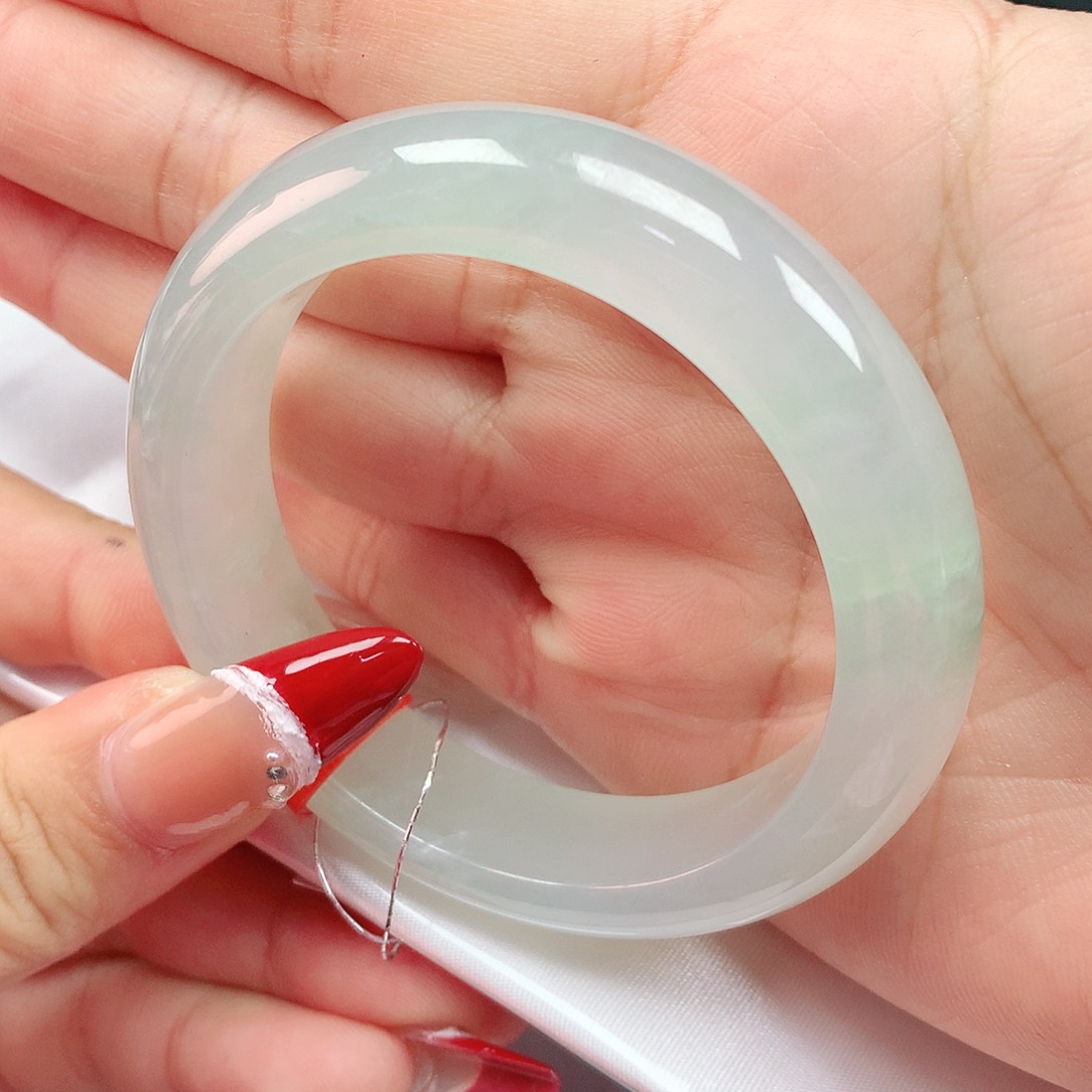 翡翠手镯未镶嵌51圈