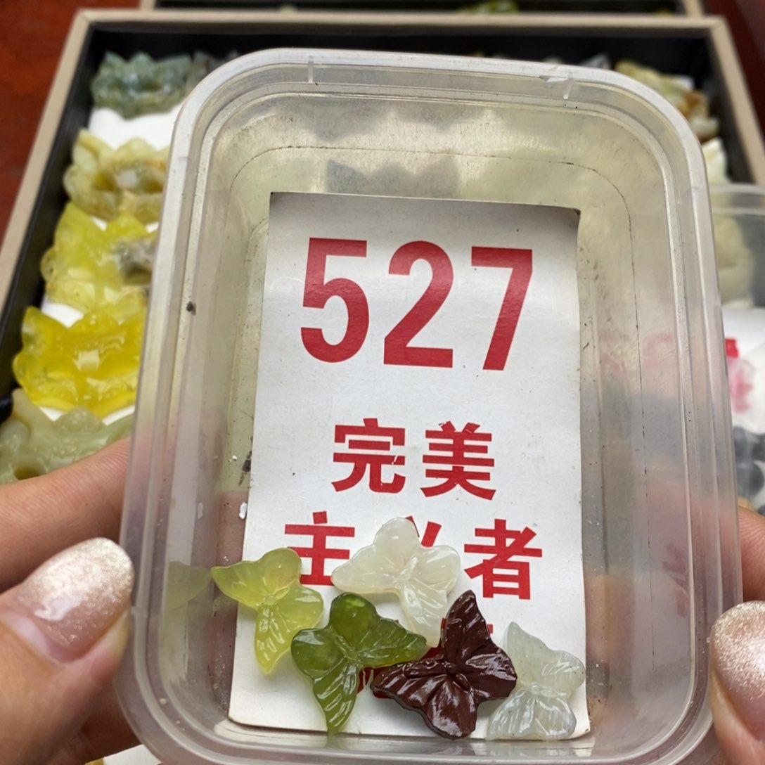 透闪石-蛇纹石玉未镶嵌挂坠