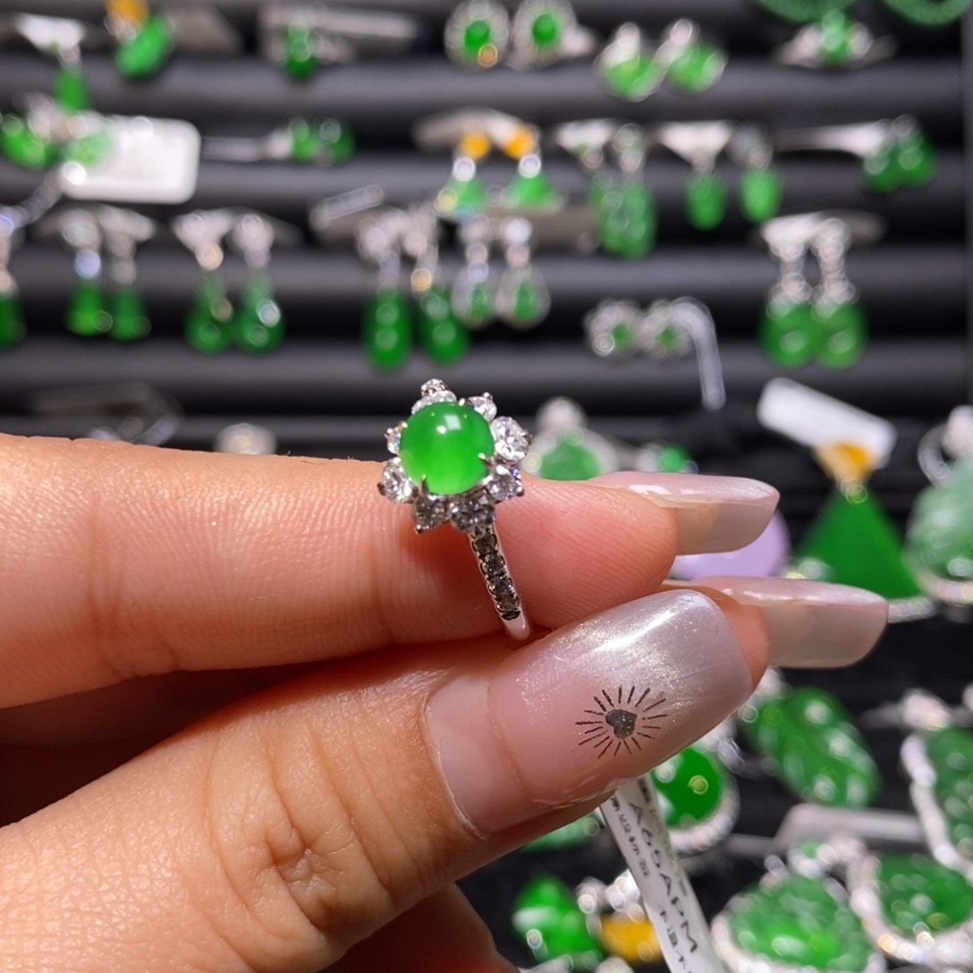 翡翠戒指18K金镶嵌天然翡翠