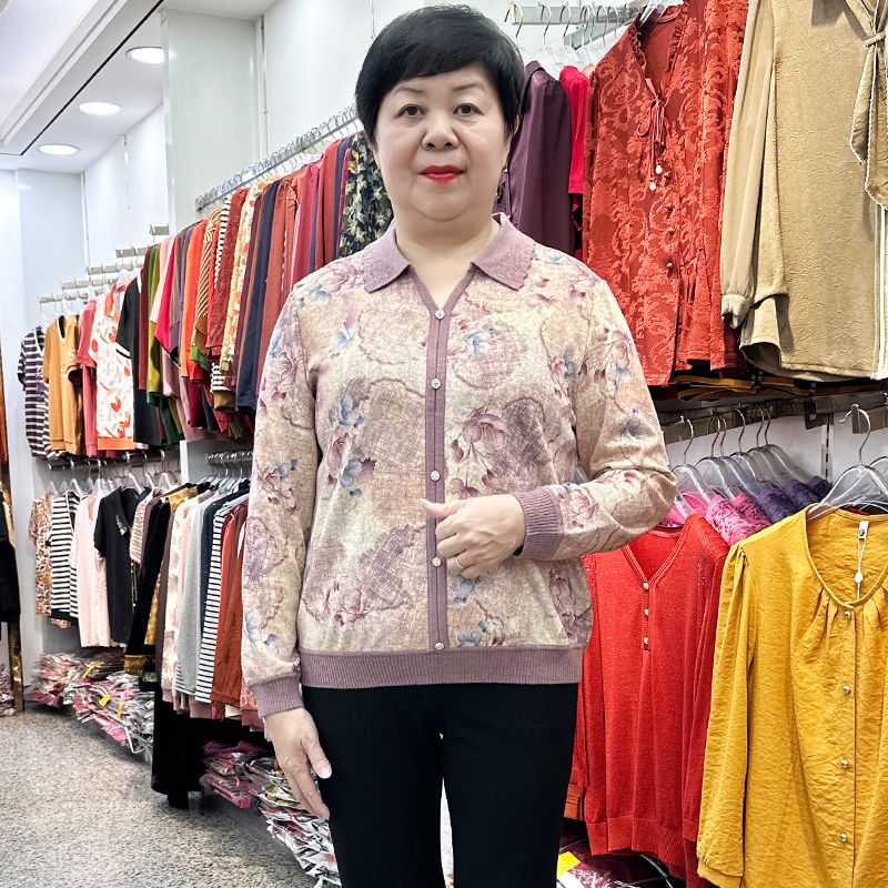 秋冬新品妈妈羊毛上衣中老年女装翻领时尚针织衫柔软毛衫弹力大码