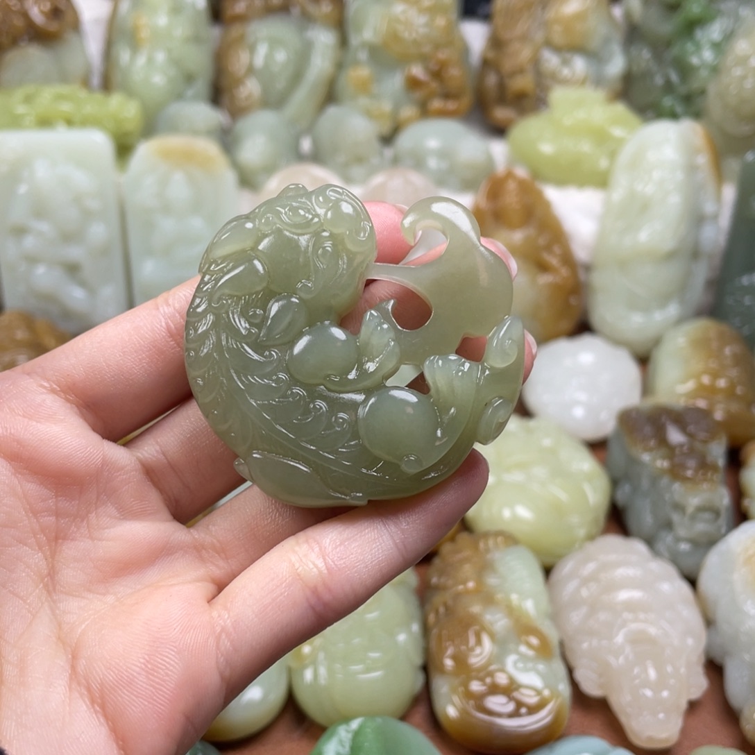 和田玉未镶嵌颈饰