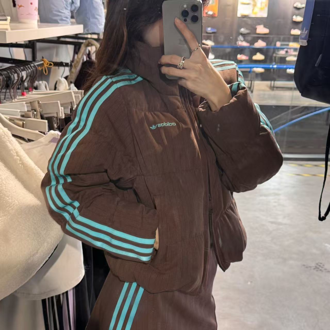 adidas三叶草新款保暖运动600蓬鸭绒面包羽绒服 KG4909 