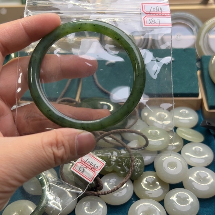 和田玉手镯未镶嵌@****圈58.7圈围10614