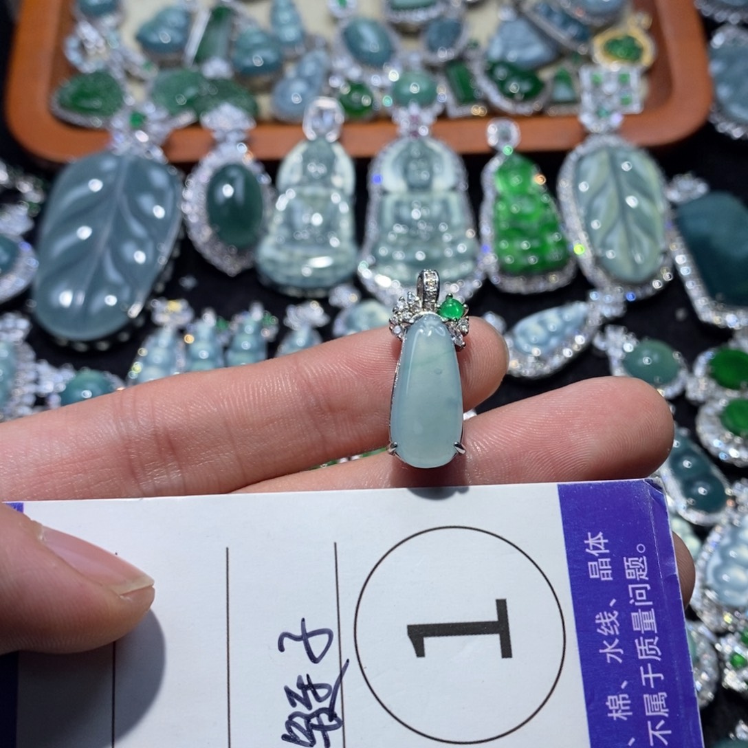 『***』翡翠未镶嵌颈饰翡翠