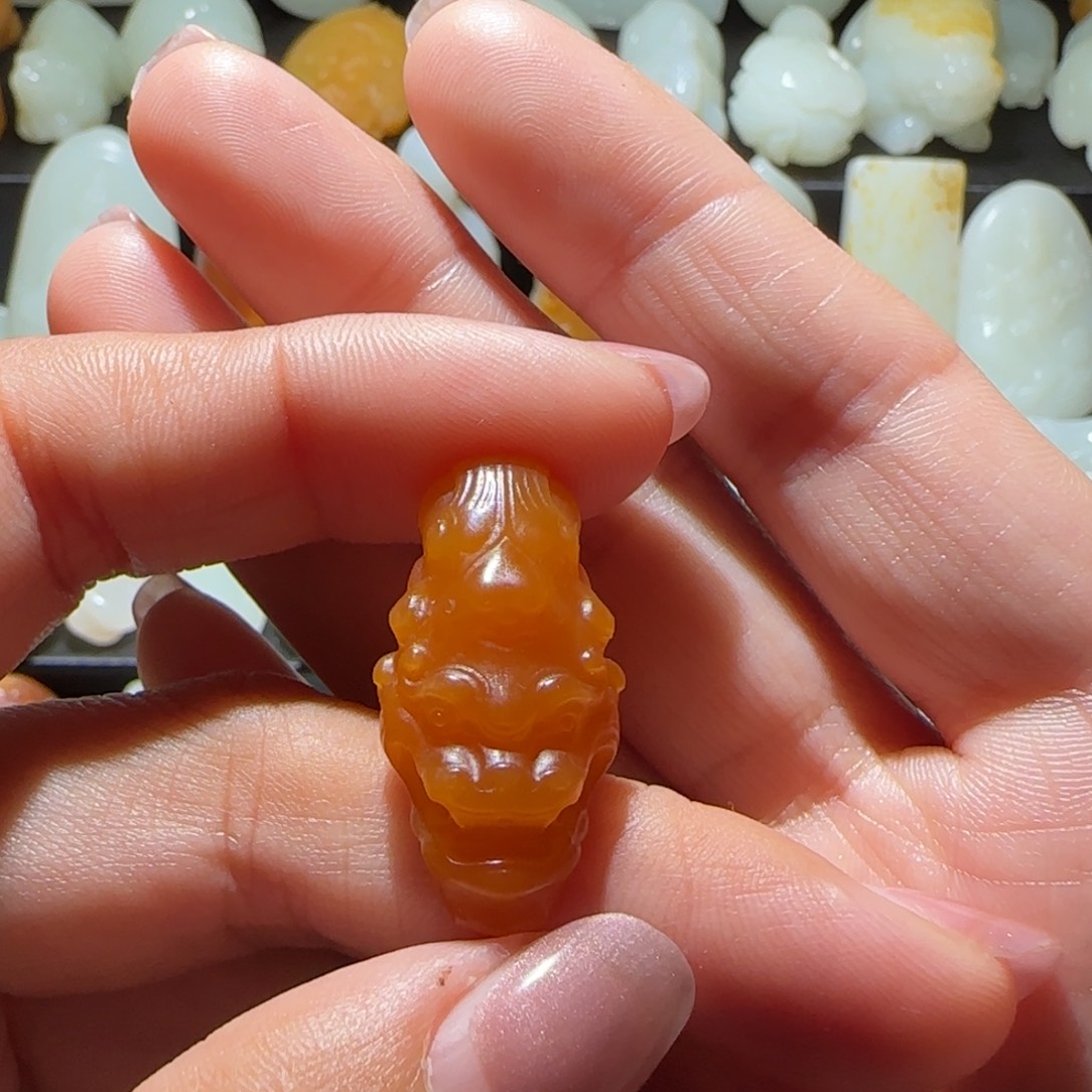 无***问和田玉未镶嵌颈饰