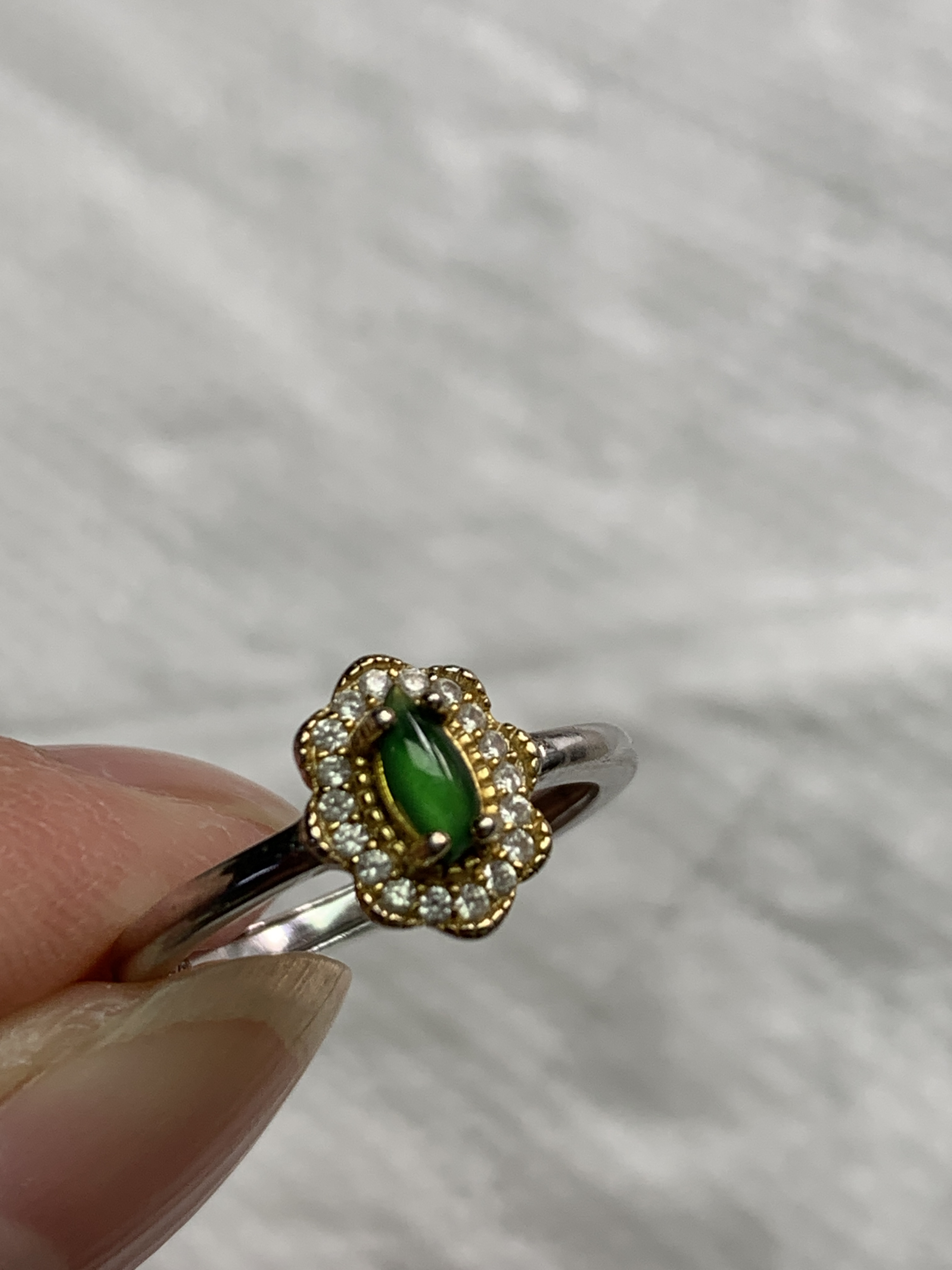 玉如军意翡翠珠宝