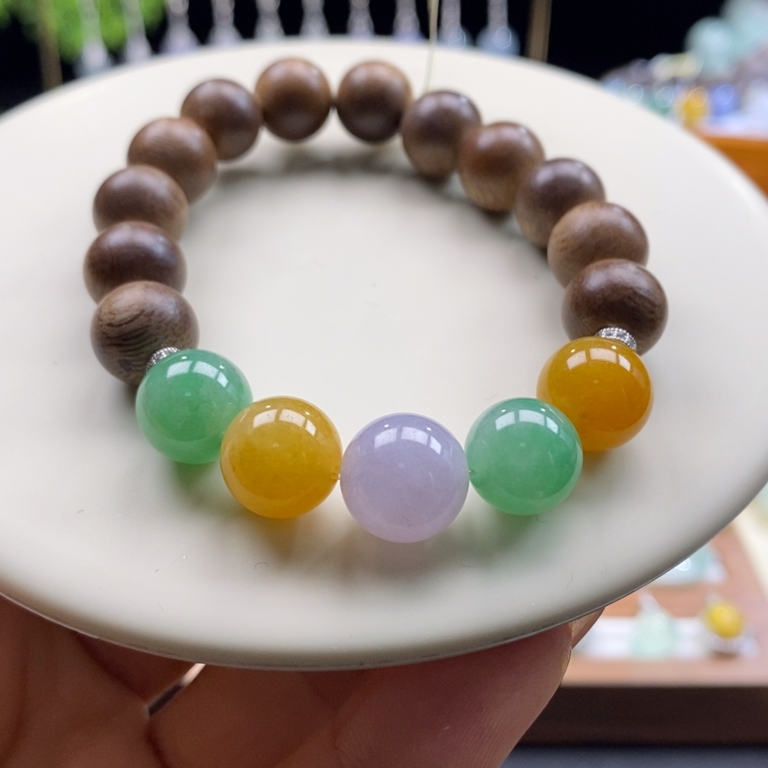 沉香木手串翡翠搭配沉香木手串