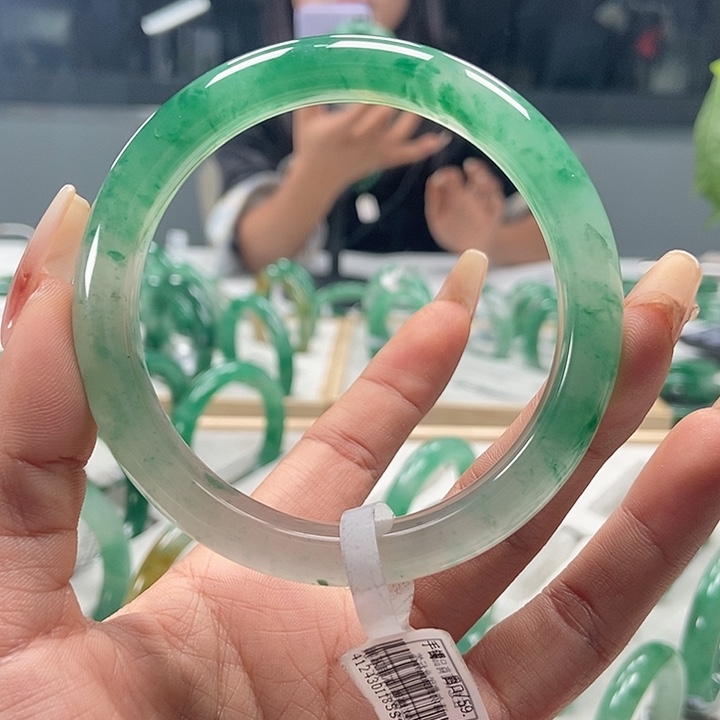 石英质玉手镯未镶嵌浮**片