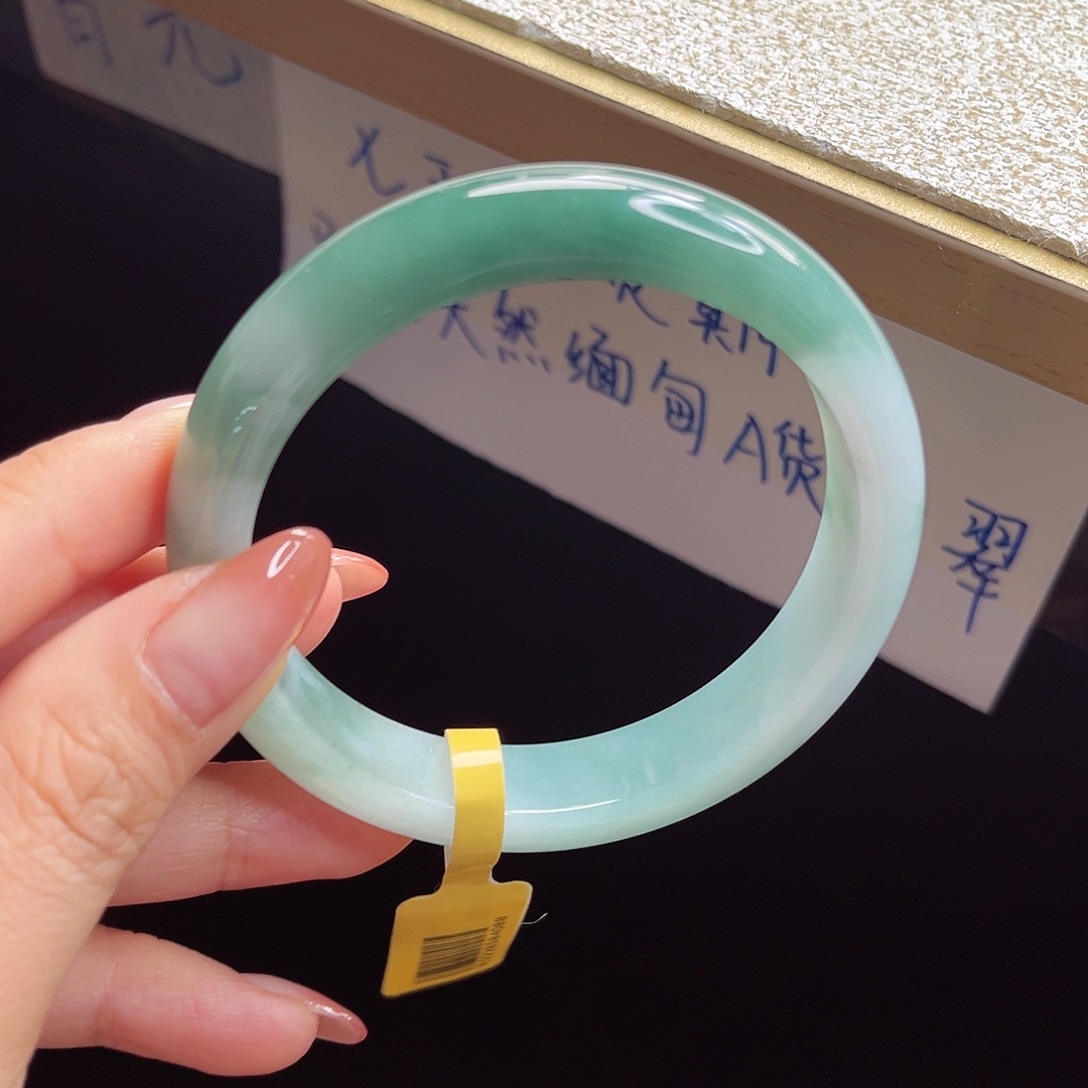 翡翠手镯未镶嵌手镯