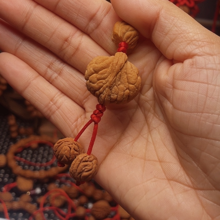 木质类龙纹桃枭挂件