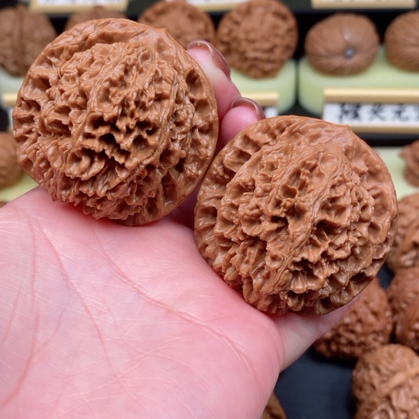 【闪购商品】文玩核桃吊坠48尺大花