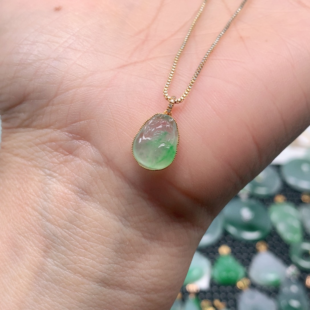 【闪购商品】翡翠吊坠(不含链)18K金镶嵌