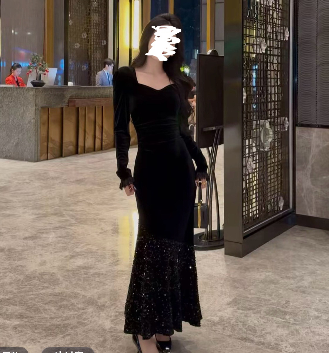 秋冬新款高级贵气丝绒面料设计感亮片小众遮肉显瘦方领连衣裙