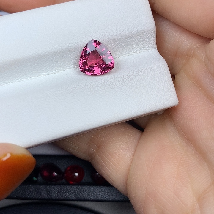 碧玺裸石未镶嵌2.47ct粉碧玺