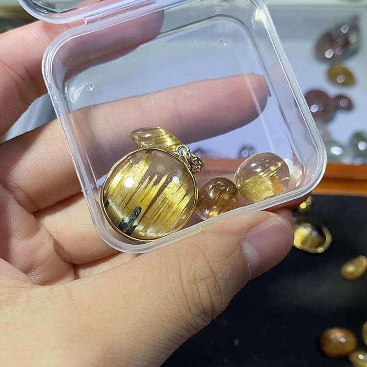 j***n未镶嵌颈饰水晶水晶吊坠