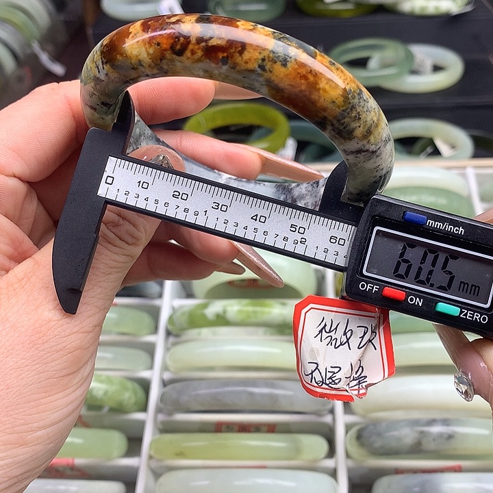 蛇纹石玉手镯未镶嵌556