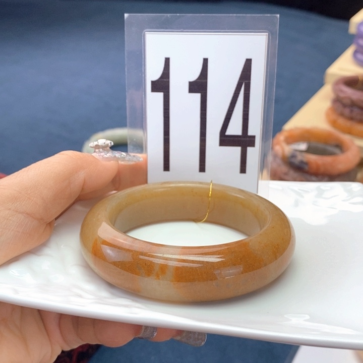 石英岩玉未镶嵌手镯