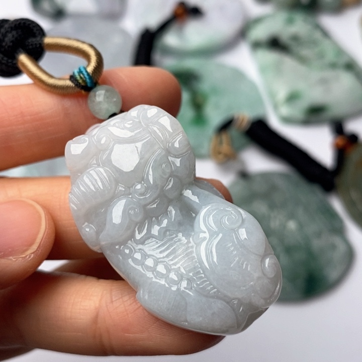 翡翠未镶嵌颈饰翡翠