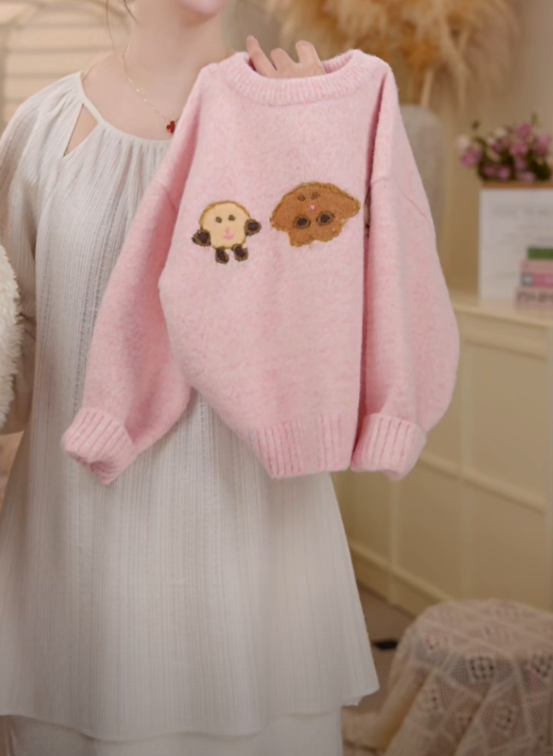 2025冬季新款韩版女童加厚款粉色玩偶圆领毛衣