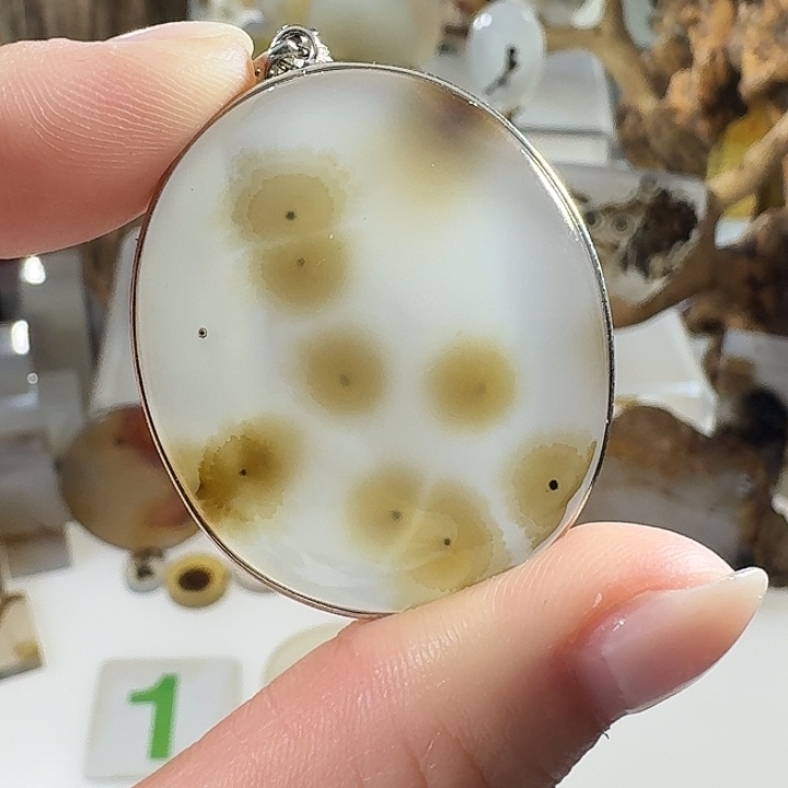 玛瑙/玉髓未镶嵌珠宝奇石