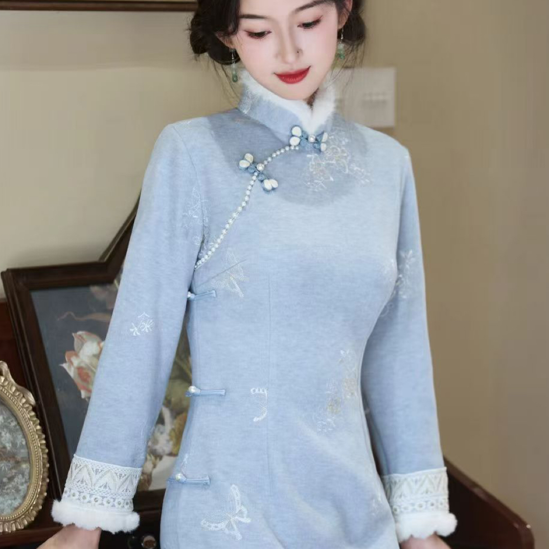 2025刺绣新中式旗袍中长款少女年轻款加绒复古时尚冬季气质连衣裙