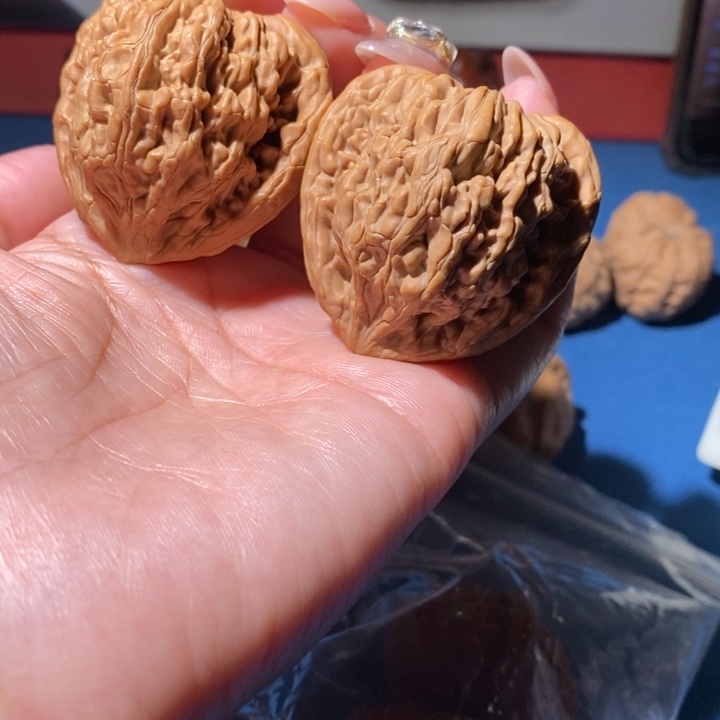 文玩核桃吊坠阿*虎头王