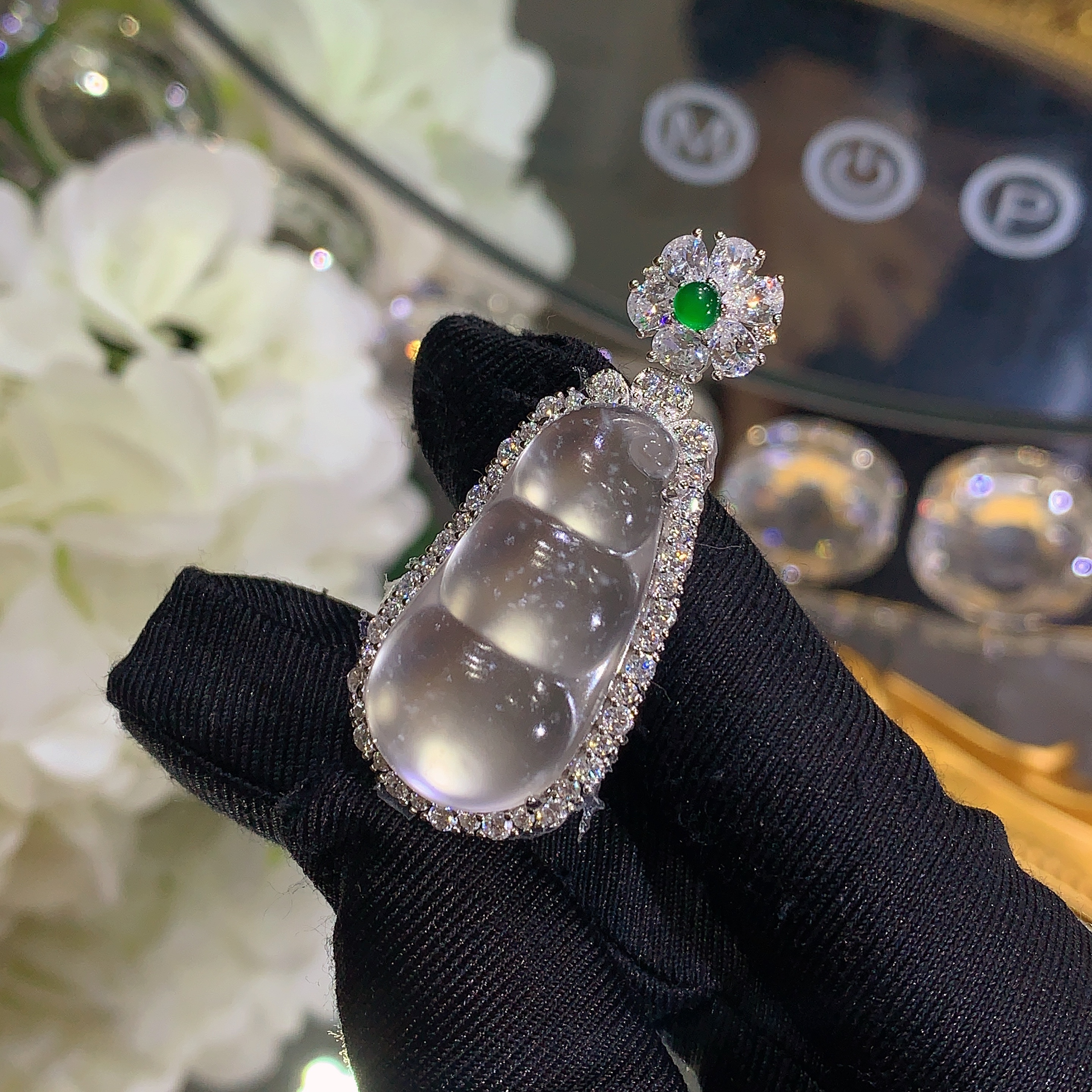 S925银镶嵌天然石英质玉福豆吊坠小众玉石豆子时尚挂件轻奢款首饰