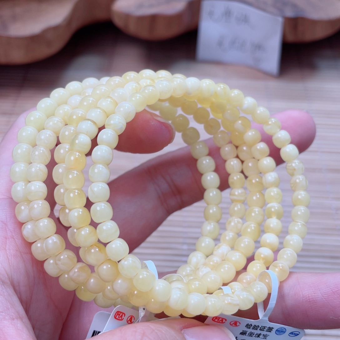 蜜蜡未镶嵌裸石多样性发其中一个