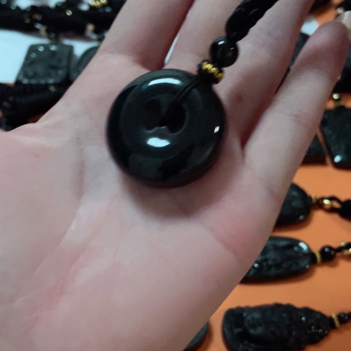 翡翠颈饰未镶嵌阿*