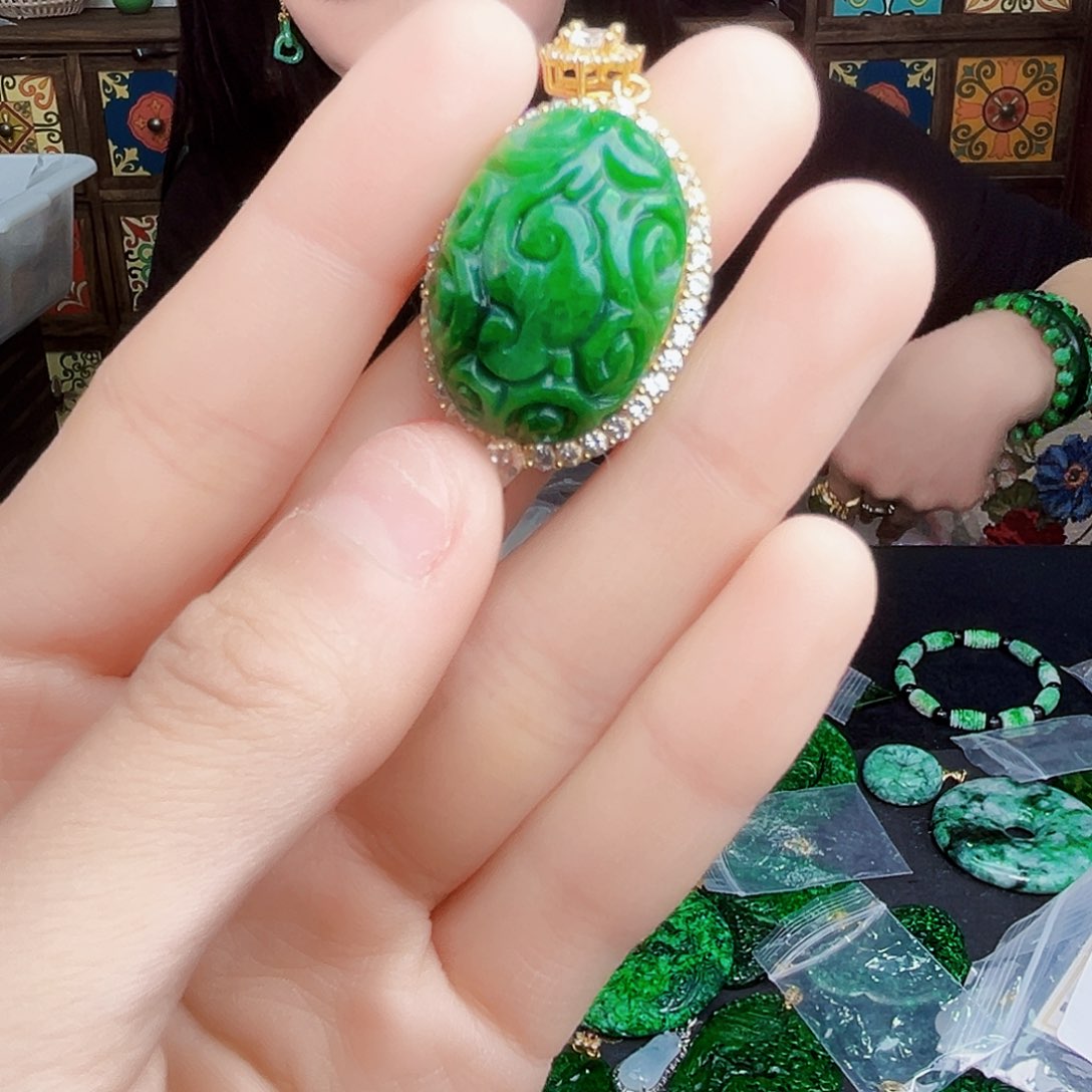 颈饰银S925镶嵌翡翠多样性