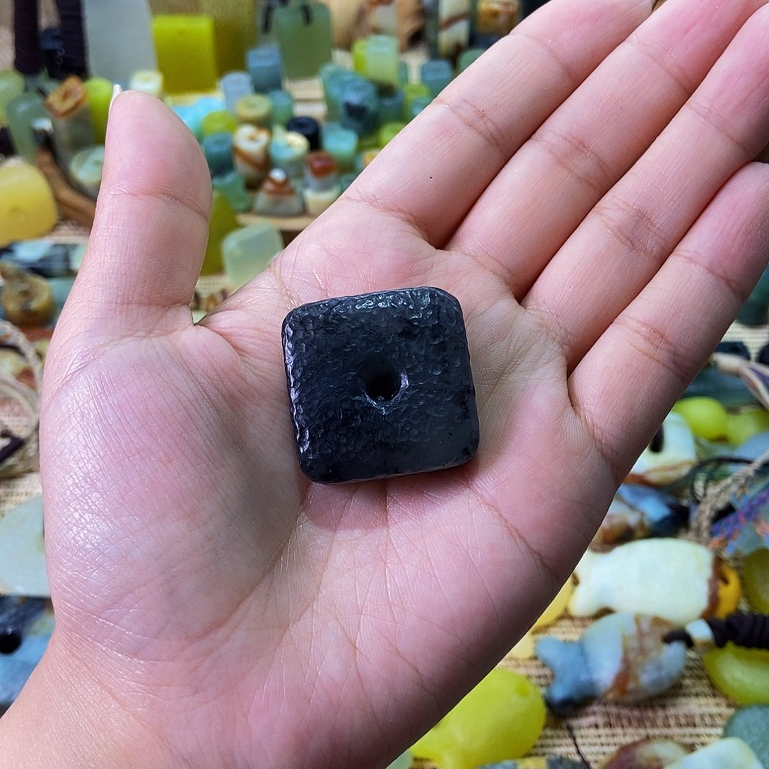 未镶嵌蛇纹石玉挂件满****贼