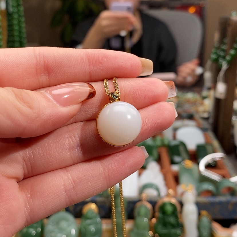 【闪购商品】吊坠(赠链)18K金镶嵌和田玉