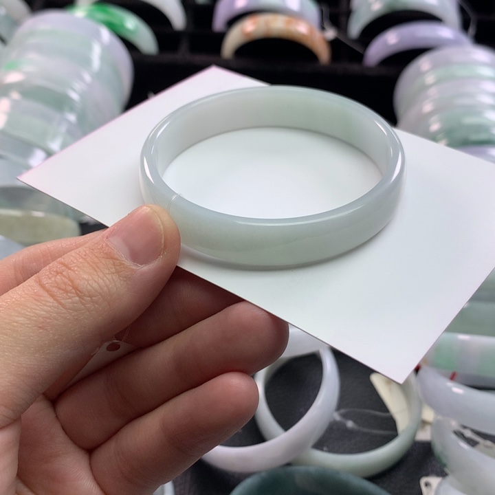 翡翠未镶嵌手镯公主