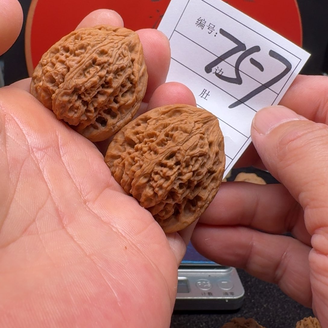 文玩核桃把件好***!36南将军