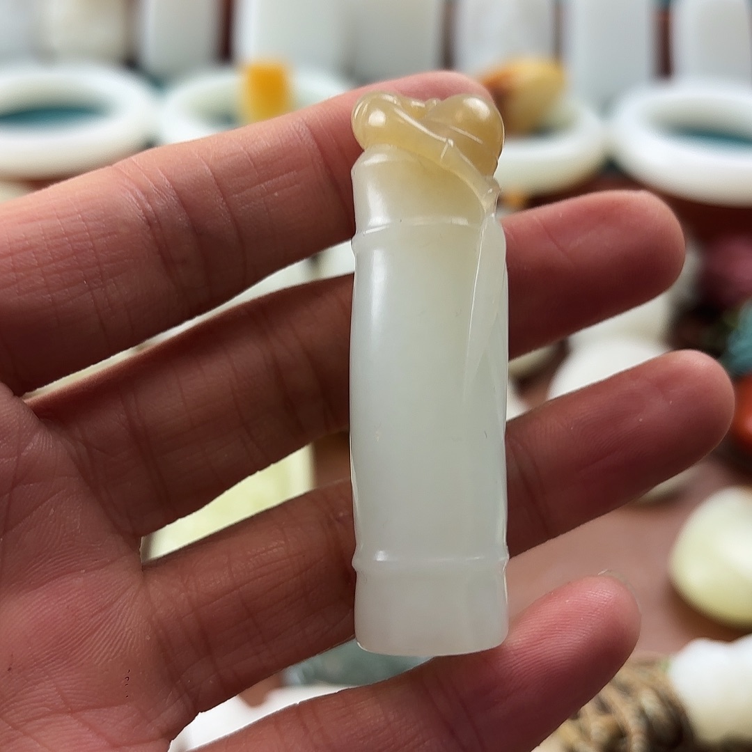 和田玉未镶嵌吊坠(赠链)