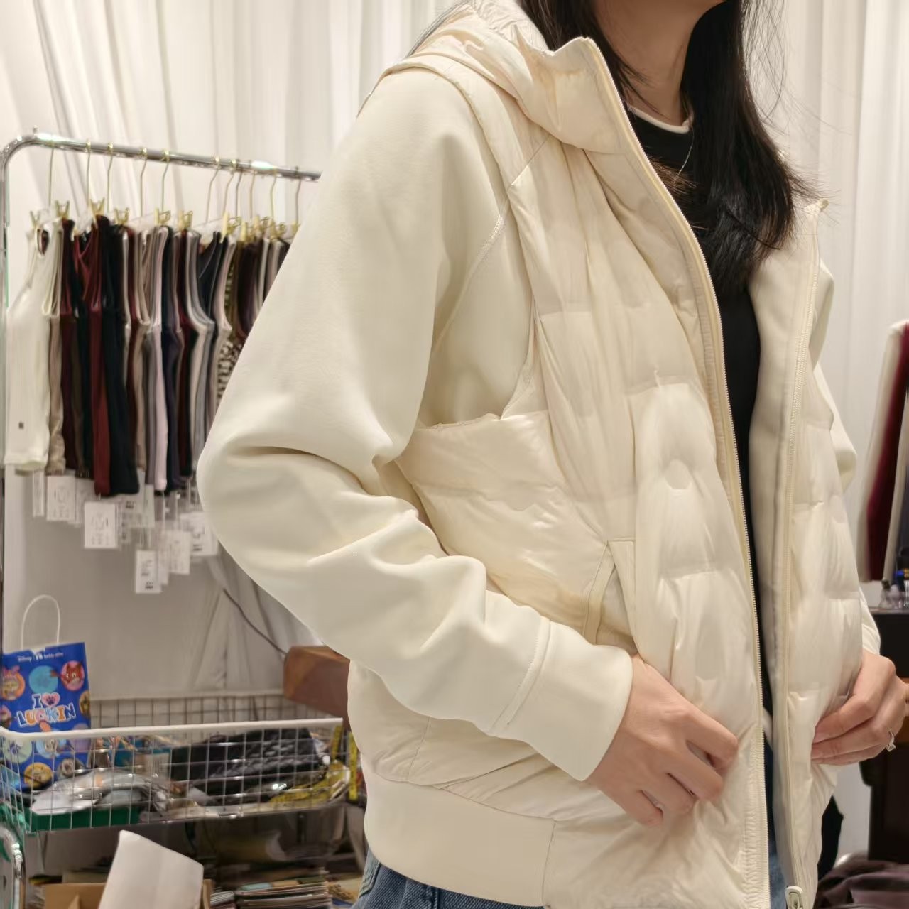 轻薄拼接女同款运动休闲保暖连帽短款外套