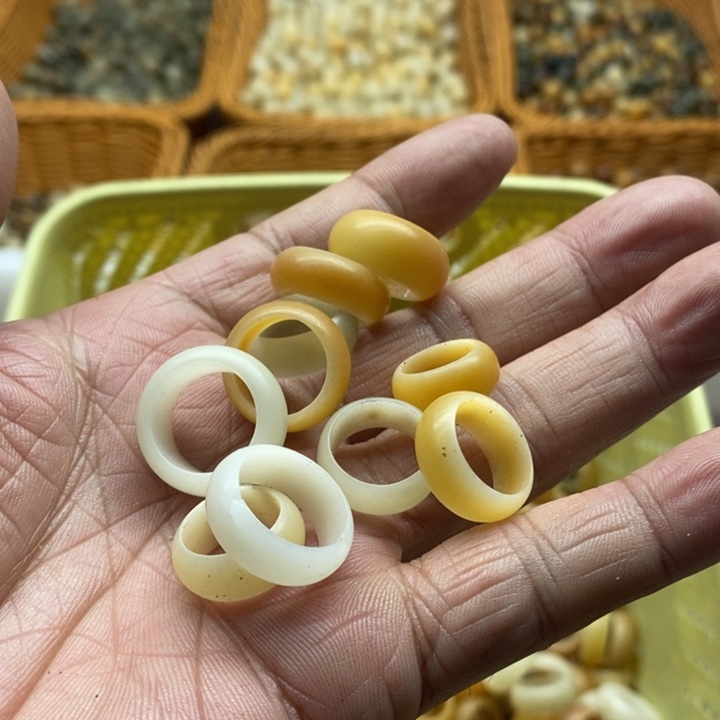 吊坠白玉菩提瑕疵跑环10颗