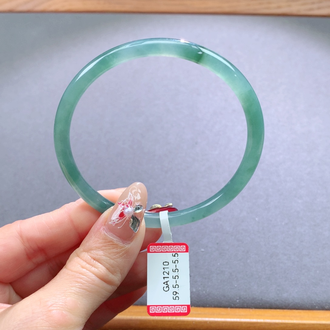 翡翠手镯未镶嵌天然翡翠手镯叮当镯