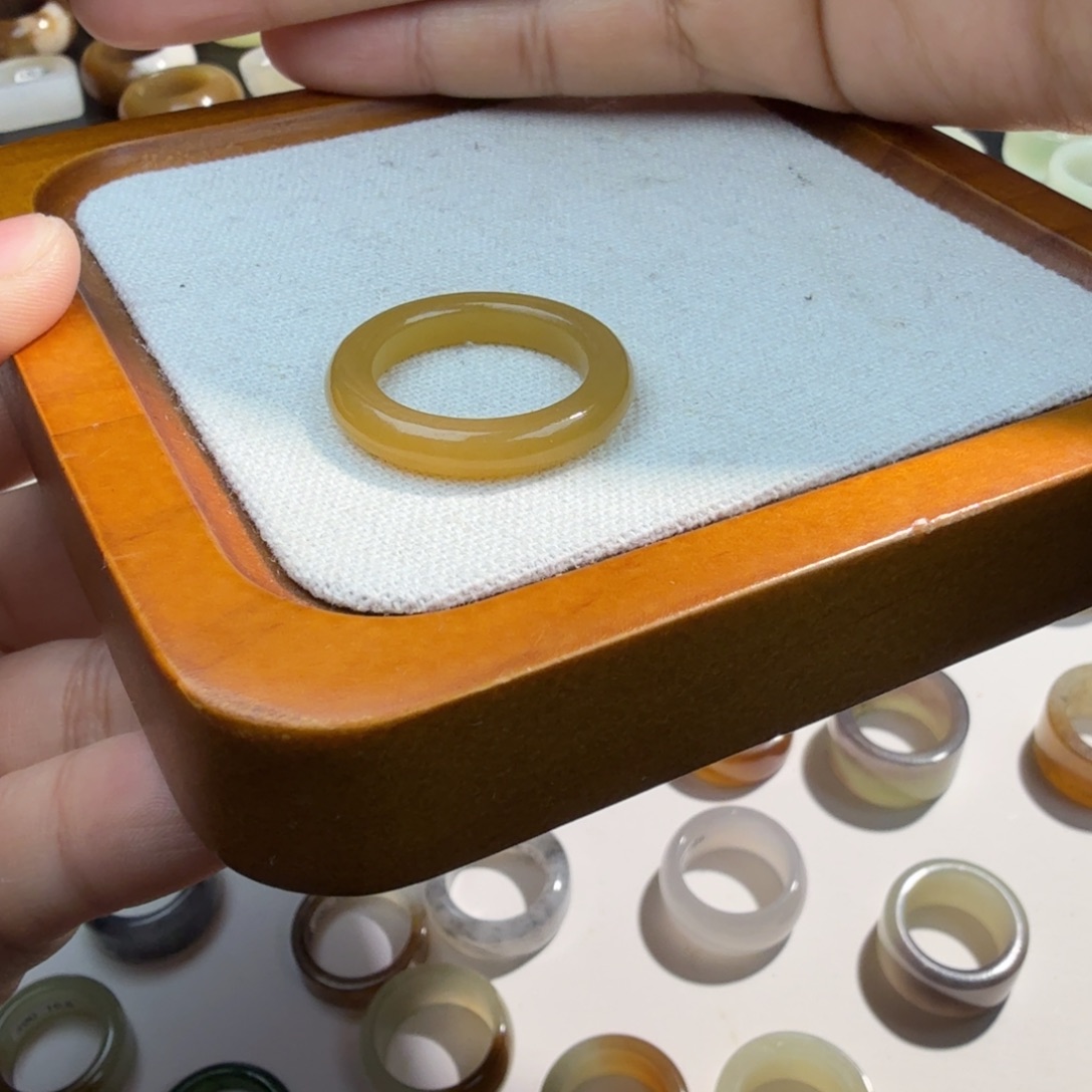 明***清和田玉未镶嵌戒指