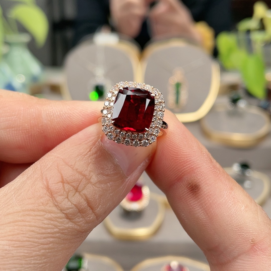 碧玺戒指18K金镶嵌5.25ct