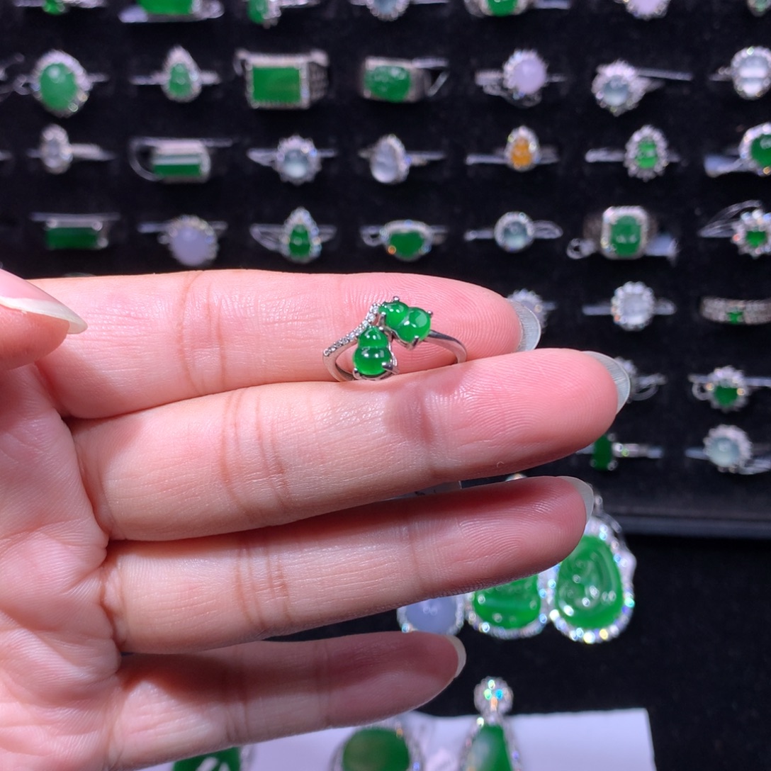 翡翠银S925镶嵌颈饰翡翠