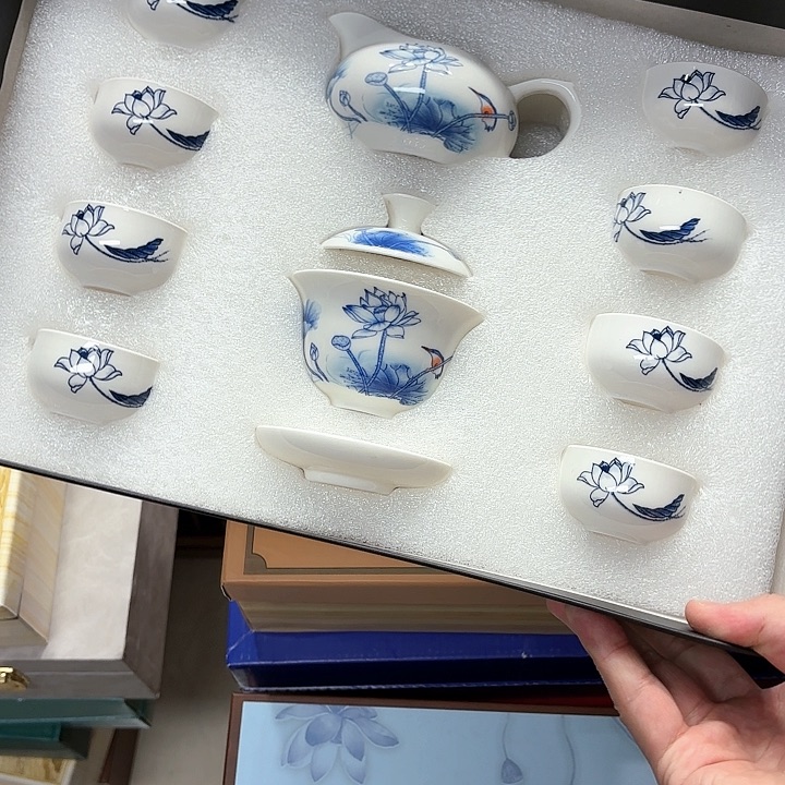 孤品茶具套装等。           