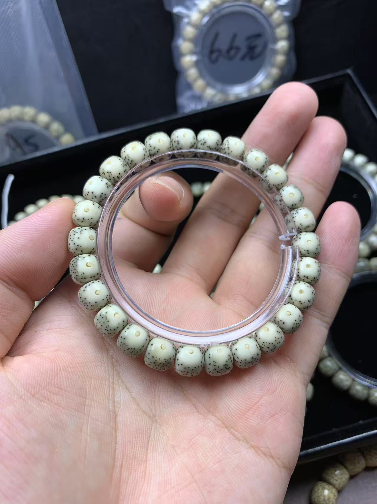 绿包白星月菩提大眼睛牛眼睛小细星手串石玉料一物一图9*8